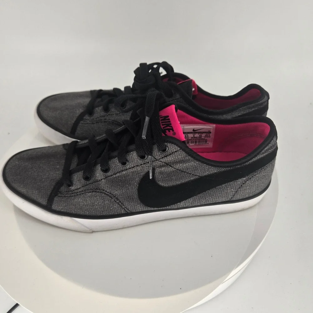 Nike Capri III Low LTR‎ Dark Grey Black Pink Glow Sneakers 631635-006 Womens 8.5